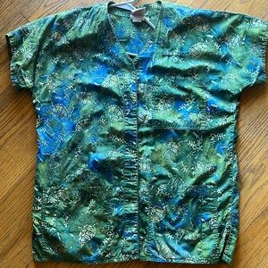 Smart Scrubs short sleeved blue/green snap jacket 3 pocketinstrument/pen tab M